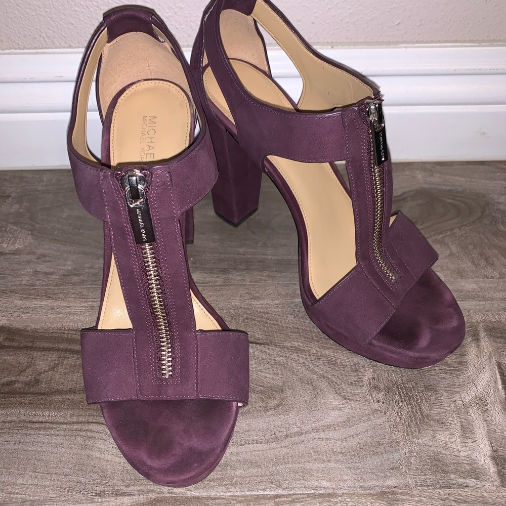 Michael Kors ‘Berkley’ T-Strap Sandal (size 8.5M)